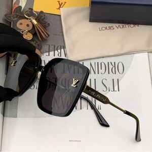 <AUTHENTIC>Louis Vuitton Black Square Sunglasses